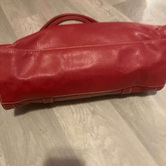 Sag Harbor Red Shoulder Bag - Picture 4 of 8